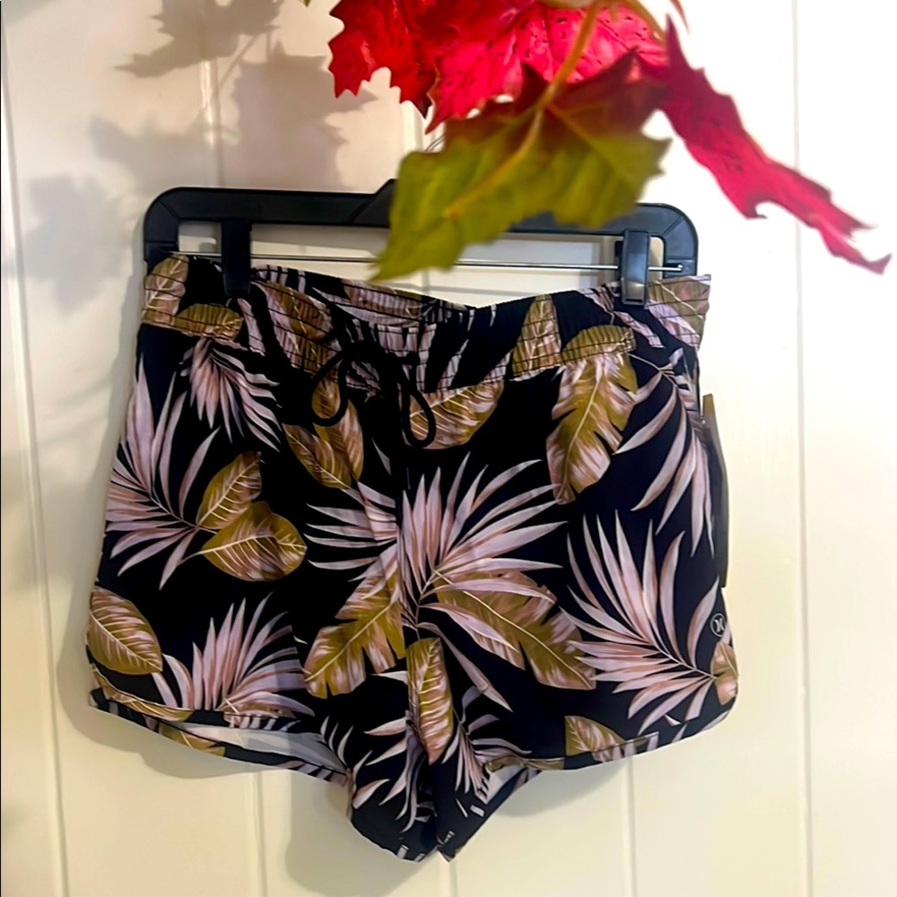 🔥🔥Hurley Black and Green Athletic Shorts Lightweight Design